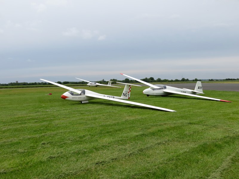 hfc gliders on the ground